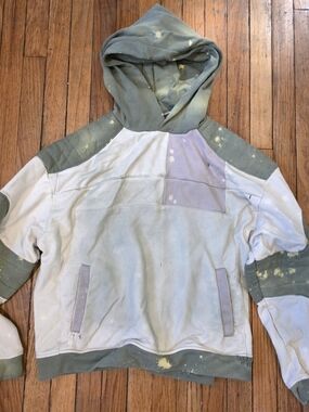 Men's Two-Tone Green & Cream Hooded Pullover Sweatshirt